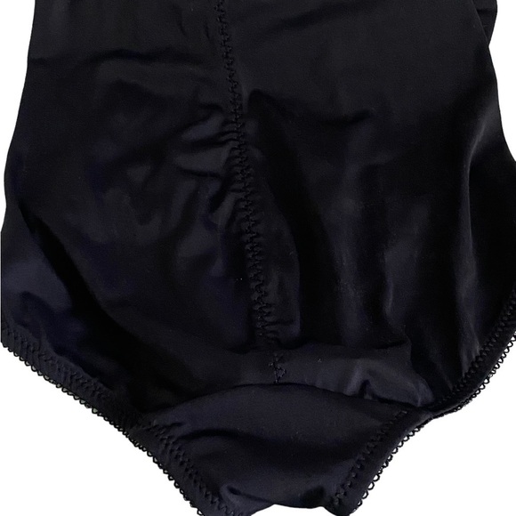 BODY Shaper by Marilyn Monroe. Sexy and does the trick. Hook & eye closure M
C - Picture 7 of 10